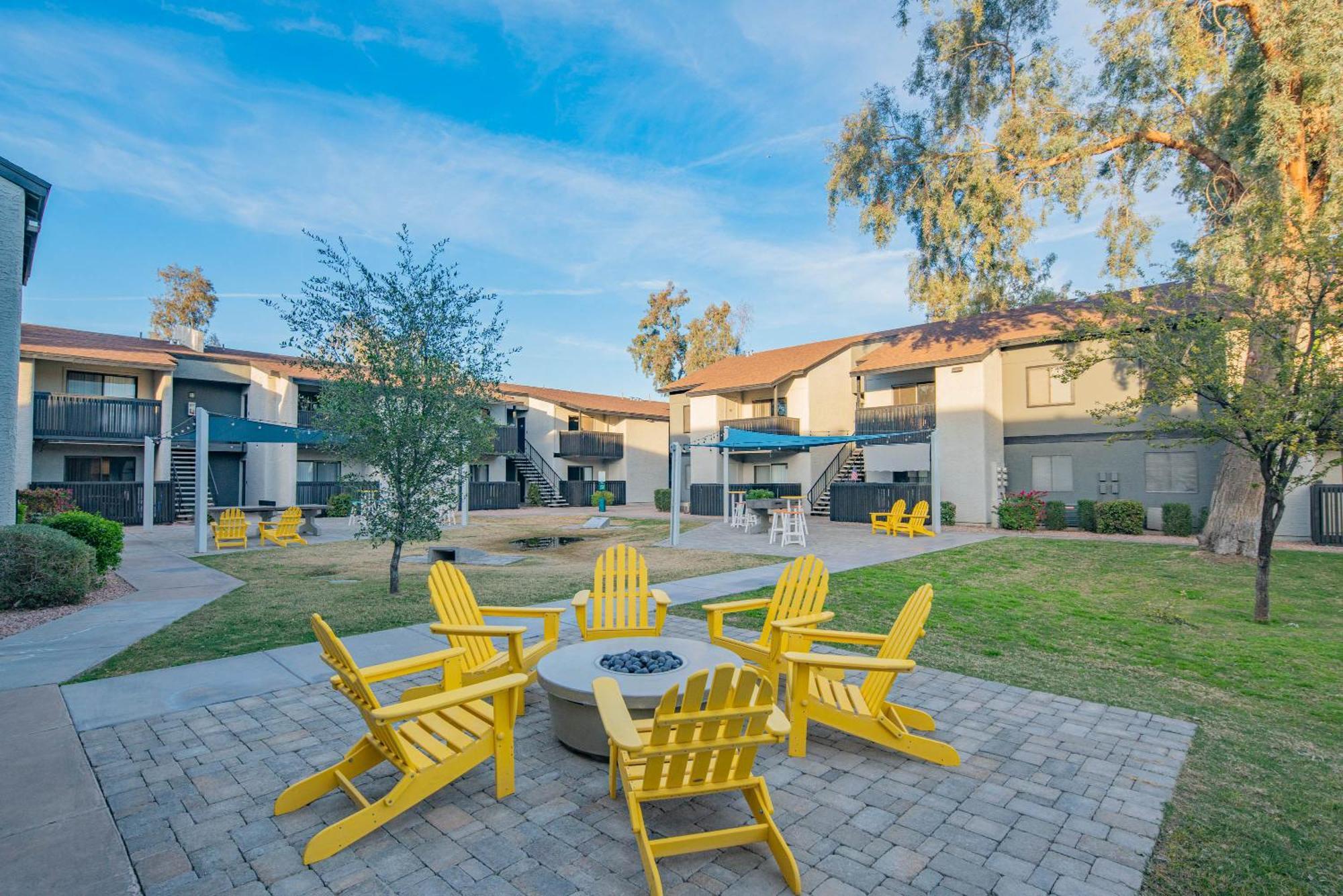 Paradise Valley Village-walk-dine-shop-golf- C254 *