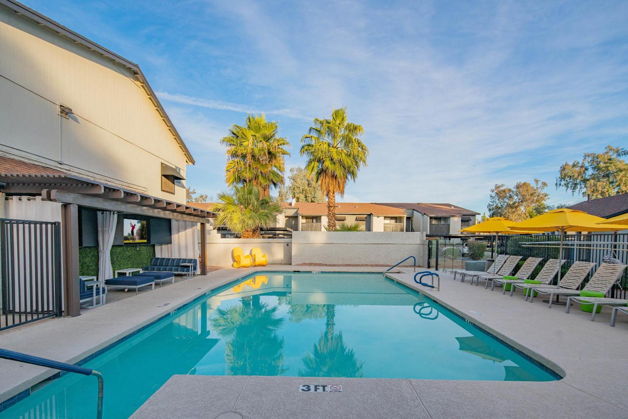 Apartment Paradise Valley Village-walk-dine-shop-golf- C254 *